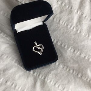 Kay Jewelers 10WG Diamond heart pendant